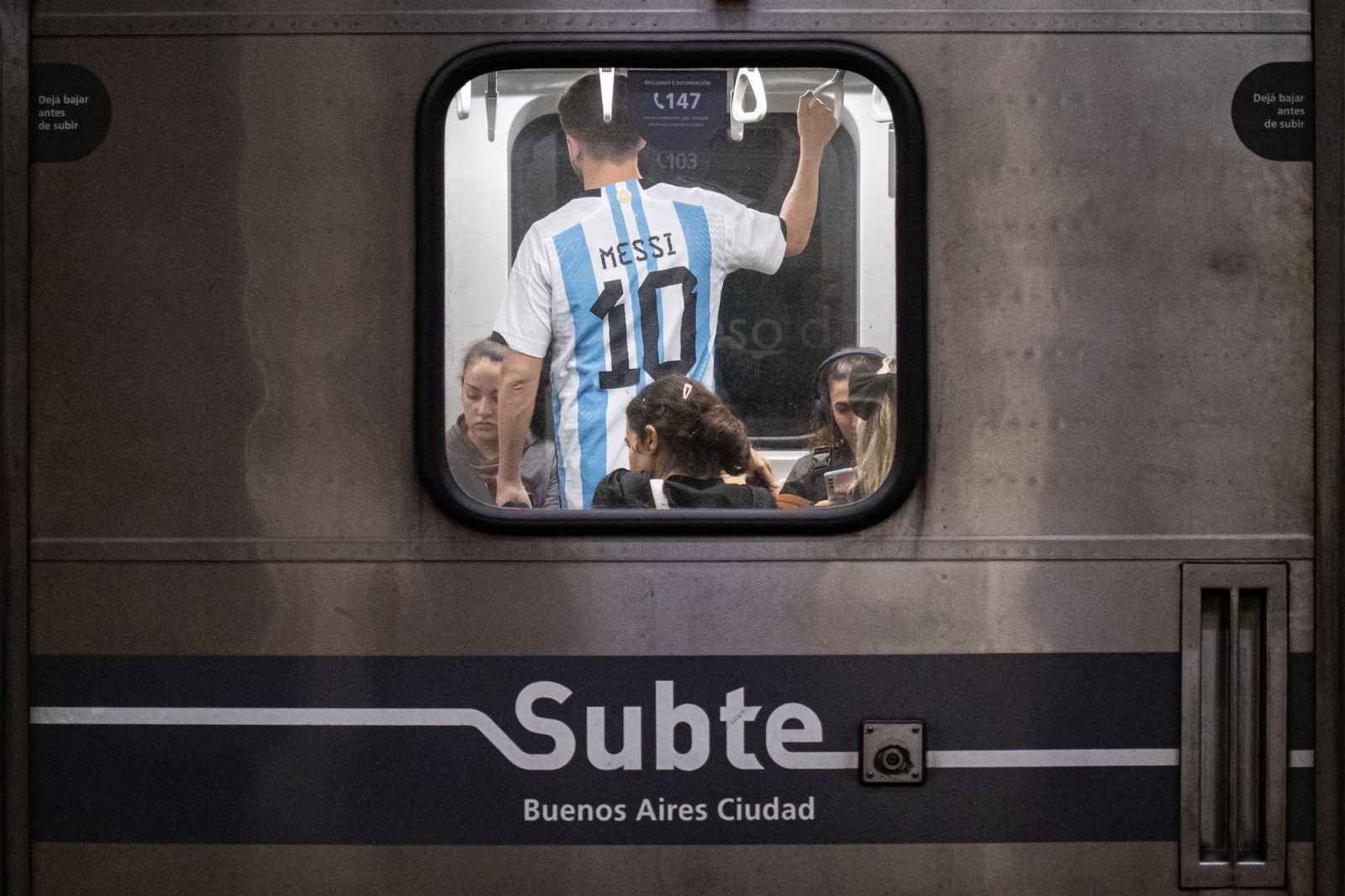 Despedida de Lionel Messi: el subte Línea D extenderá su servicio hasta la 1:30 para facilitar el regreso desde el Monumental