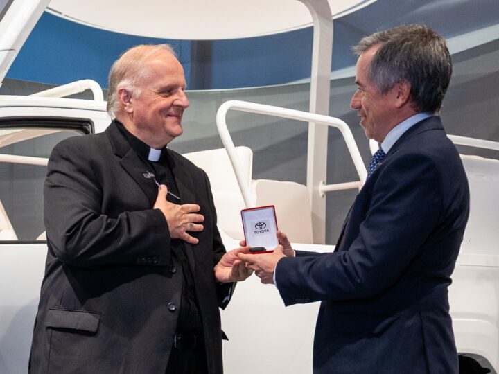 Toyota presentó el Papamóvil que utilizará el Papa León XIV durante su visita a la Argentina