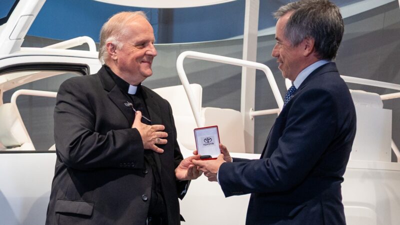 Toyota presentó el Papamóvil que utilizará el Papa León XIV durante su visita a la Argentina