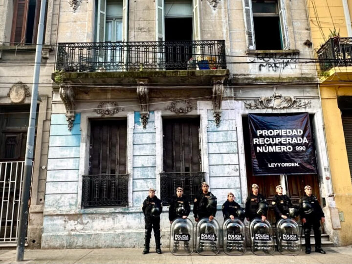Desalojo 990: la Ciudad recuperó un conventillo tomado en Constitución