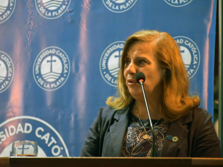 Rita Gajate en la colación de la UCALP: “Las personas les van a depositar su confianza”
