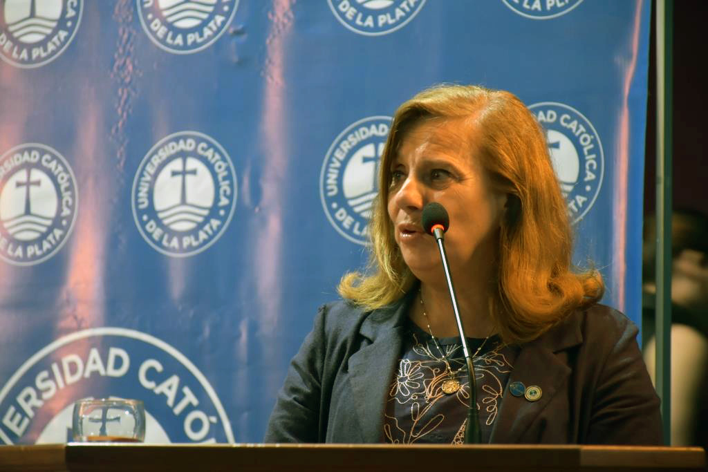 Rita Gajate en la colación de la UCALP: “Las personas les van a depositar su confianza”