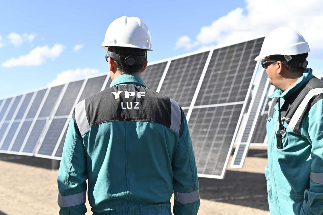 YPF toma el control total de YPF Luz tras acordar la compra de las acciones de BNR Power