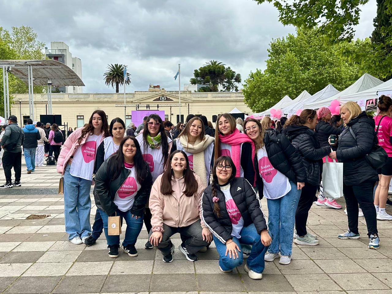 Marea rosa en Plaza Malvinas: más de 600 mujeres se reunieron en La Plata por la prevención del cáncer de mama