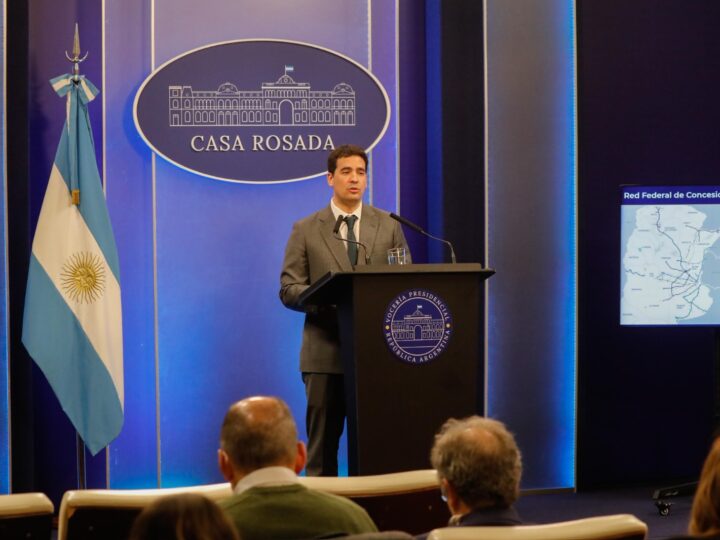 El vocero presidencial Adrián Ravier destacó la estabilidad económica y celebró la visita del papa León XIV a la Argentina