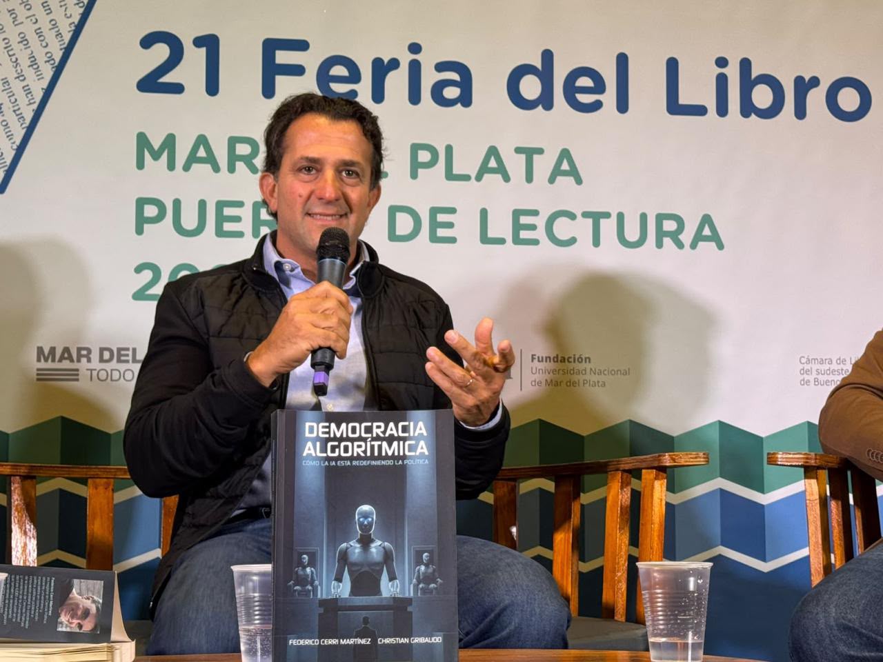 Christian Gribaudo presentó en Mar del Plata su libro «Democracia Algorítmica» sobre el impacto de la IA en la política