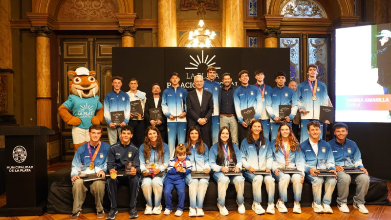 La Plata distinguió a sus atletas tras el éxito en Santa Fe