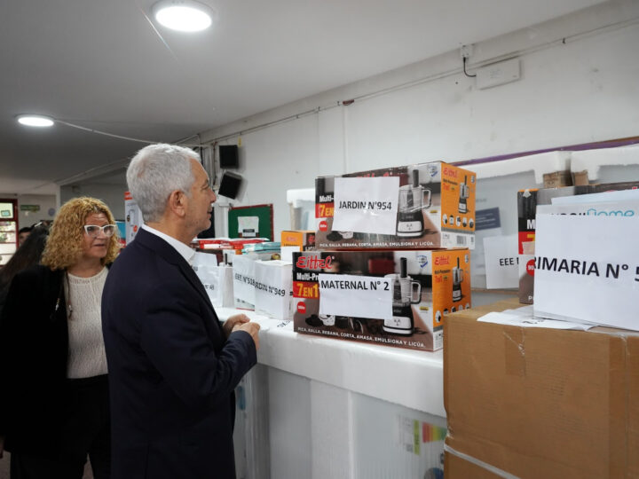 Alak entregó equipamiento de cocina a 32 escuelas platenses que brindan el SAE