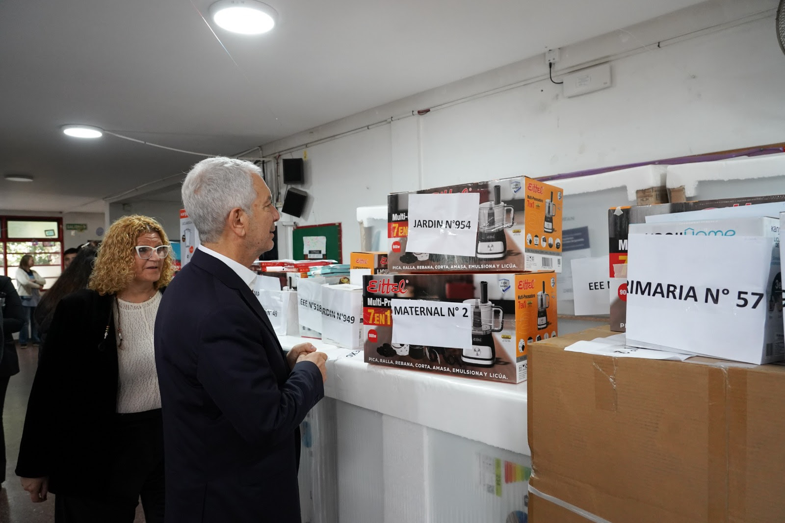 Alak entregó equipamiento de cocina a 32 escuelas platenses que brindan el SAE