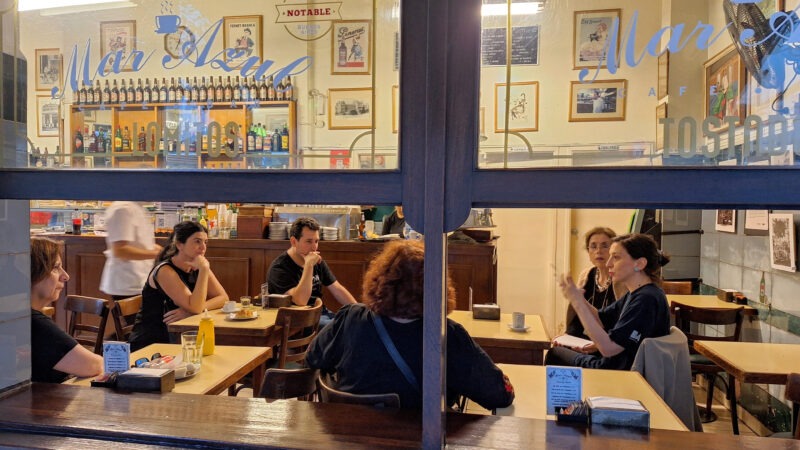 El 26 de octubre, fiesta en las mesas porteñas: los Bares Notables ofrecen música en vivo y entrada libre